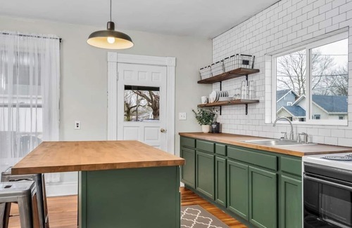 Xenia House | Enchanting Bungalow - 2BR Historic Hidden Gem