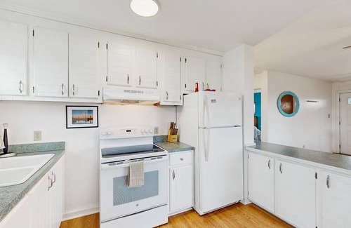 Avon House | Enchanting dog-friendly duplex with balcony, central AC, & kitchenette