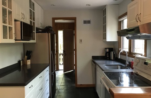 Huntsville Ski Chalet | Enchanting Family/Work Escape (with high speed wi-fi)!