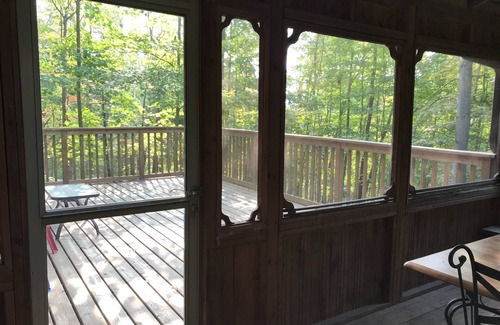 Huntsville Ski Chalet | Enchanting Family/Work Escape (with high speed wi-fi)!