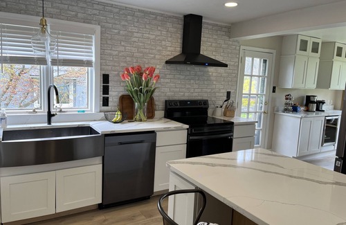 Oreland House | Enchanting Garden home, Cozy yet spacious.