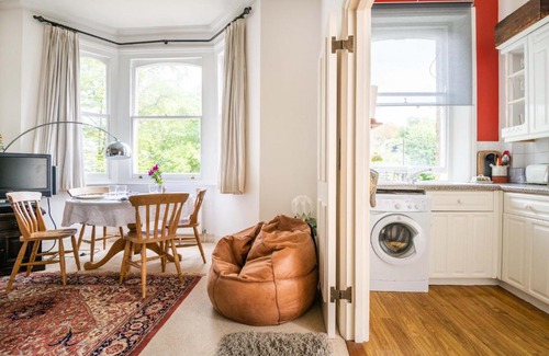Holloway Apartment | Enchanting Home by Holloway Road