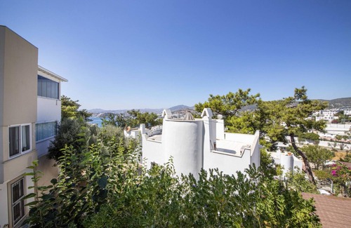 Bodrum City Center Villa | Enchanting House with Backyard in Bodrum