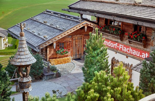 Hundsdorfl Ski Chalet | Enchanting hut in Almdorf Flachau with fireplace, private sauna and alpine charm