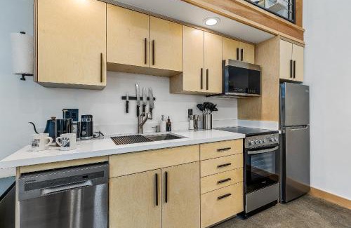 Flagstaff Apartment | Enchanting & Newly Built NoHo 1 BDR Loft with AC!