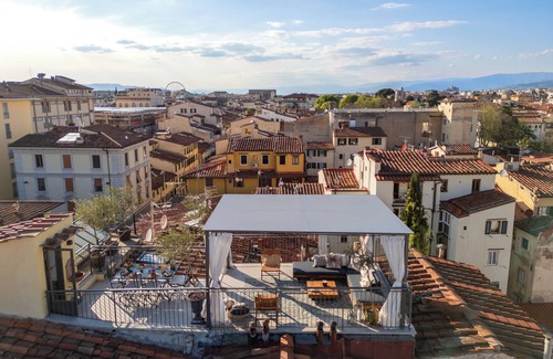 Santo Spirito Apartment | ENCHANTING PENTHOUSE 360° Panoramic View in the Heart of Florence.
