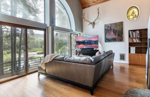 Pla-Vada Woodlands Ski Chalet | Enchanting River Cabin