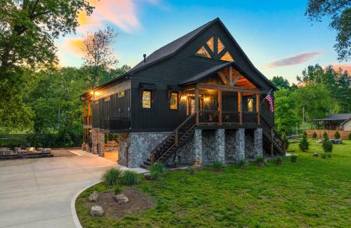 Townsend House | Enchanting Riverscape
