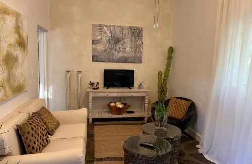 Klein Windhoek Villa | ENCHANTING SELF-CATERING VILLA with QUEEN BED AT BOKMAKIERIE VILLAS