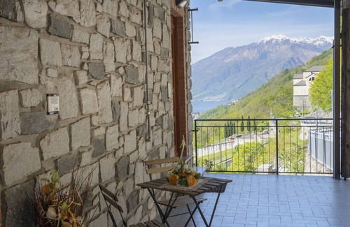 Aurogna Apartment | Enchanting Terrace on Lake Como - Barbecue Area and Free WiFi