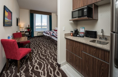 Grande Prairie Hotel | Encore Suites by Service Plus Inns