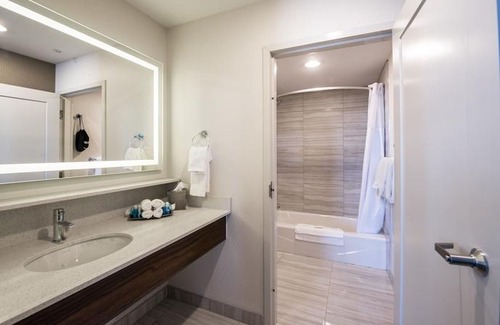 Grande Prairie Hotel | Encore Suites by Service Plus Inns