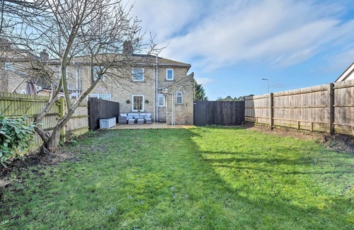 Newmarket House | End of Terrace 3 bedroom house with free 3 parking space and garden