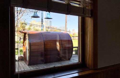 Downtown - Waterfront Hotel | Endion Station Inn Next to Lake Superior