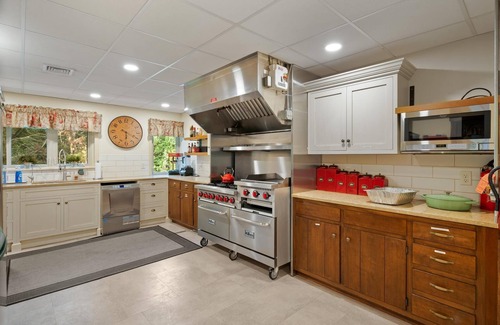 Annville House | Endless Family Fun @ Private LUX Retreat Sleeps 25
