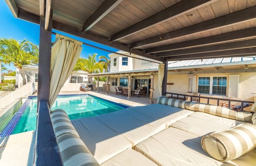 Ocean Point Villa | Endless Ocean Views, Amazing sunsets, pool,kayaks, pool table and games!