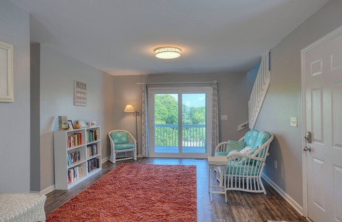 Sneads Ferry House | Endless Summer: A spacious 4-bedroom, 3-bath ocean view home in North Topsail Beach
