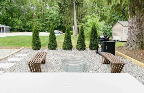 Geneva-on-the-Lake House | Endless Summer cottage walk to the GOTL strip