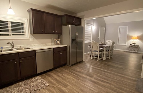 Jamestown House | Endless Summer Getaway - 1 mile away from Jamestown Marina!