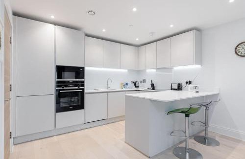 Poole Apartment | Endless Summer - Spacious Living Space on Poole Quay