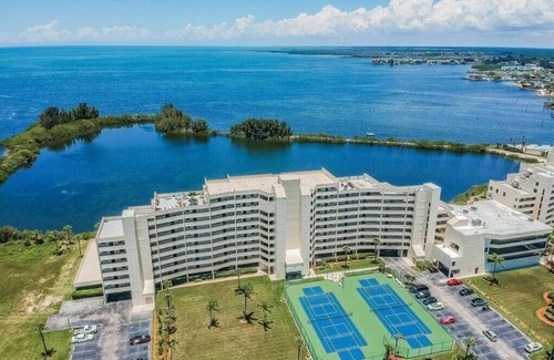 Hudson Condo | Endless Sunsets On Gulf Island