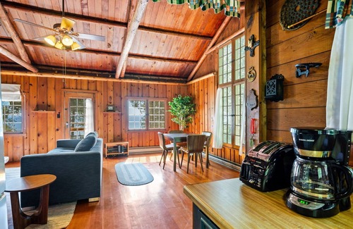 Jacksonport Cabin | "Enduring Memories" Lakefront Cottage in Jacksonport - Newly Furnished for 2024!