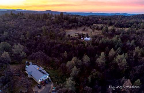 Mariposa Bed & Breakfast | Engvadonia Yosemite B and B