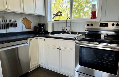 Sturgeon Bay House | Enjoy 110' of Waterfront w/Water Toys at Sandy Bottom Bay Beach House For 8!
