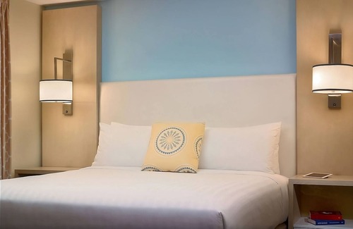 Monmouth Junction Resort | Enjoy 2 Modern Units! Short Drive to Grover Park and Potts Park, w/Outdoor Pool