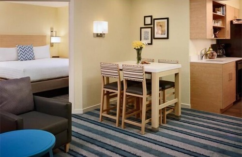 Monmouth Junction Resort | Enjoy 2 Modern Units! Short Drive to Grover Park and Potts Park, w/Outdoor Pool