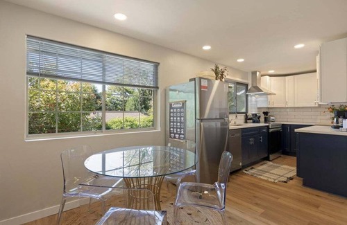 Brighton House | Enjoy a 11-minute drive to T-Mobile Park from this Seattle property