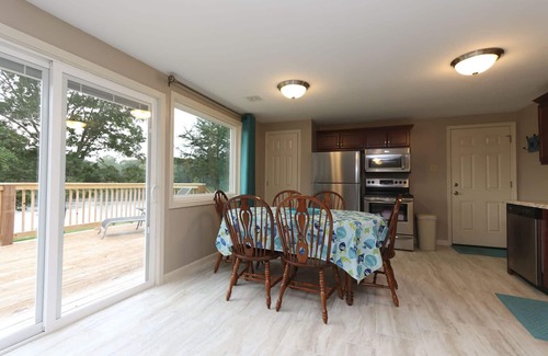 Perryville House | Enjoy A 17 Acre Lake At The Cash Lodge