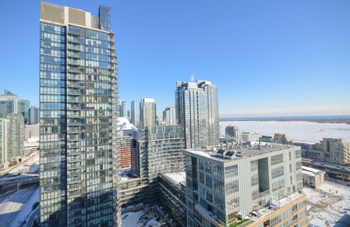 CityPlace Apartment | Enjoy a beautiful condo located at the heart of Downtown Toronto