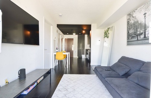 CityPlace Apartment | Enjoy a beautiful condo located at the heart of Downtown Toronto