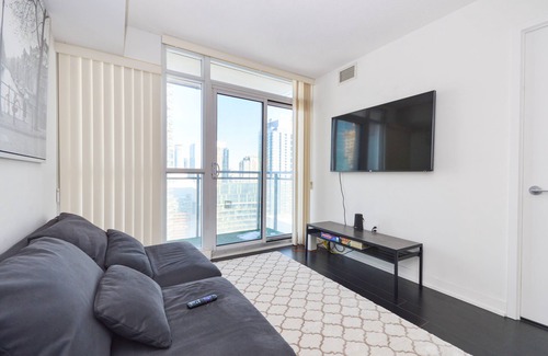 CityPlace Apartment | Enjoy a beautiful condo located at the heart of Downtown Toronto