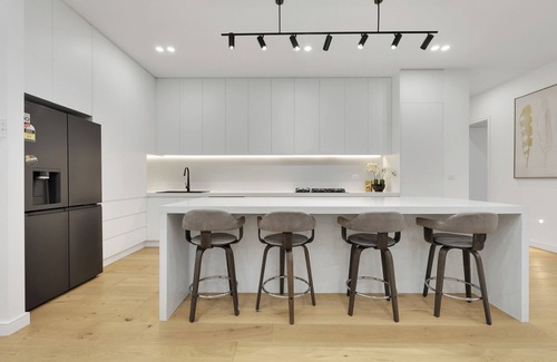 Epping House | Enjoy a Brand-New Modern Luxury Stay w/Pool, Spa & Scenic Parkland Views!