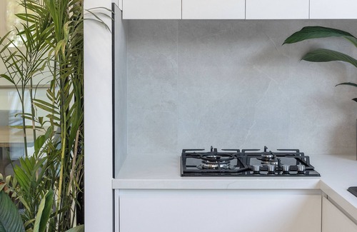 Epping House | Enjoy a Brand-New Modern Luxury Stay w/Pool, Spa & Scenic Parkland Views!