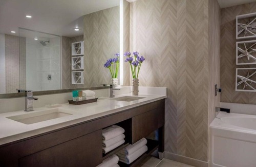 Jewell Heights - Hoffman Heights House | Enjoy a Comfortable Stay at our Aurora, Colorado Room !