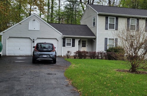 Saratoga Springs House | Enjoy a cozy 4 bed/3 bath home close to Racetrack, casino, SPAC and Lake George.