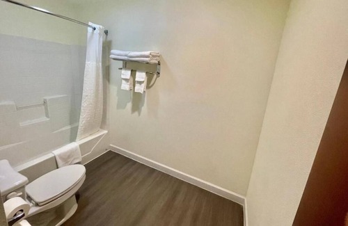Cuero House | Enjoy A Game of Golf! 2 Captivating Units, close to Yoakum Municipal Golf Course