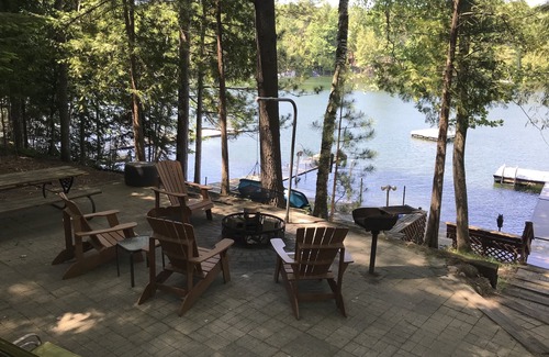 Lakewood House | Enjoy a getaway at Wheeler Lake Family Retreat
