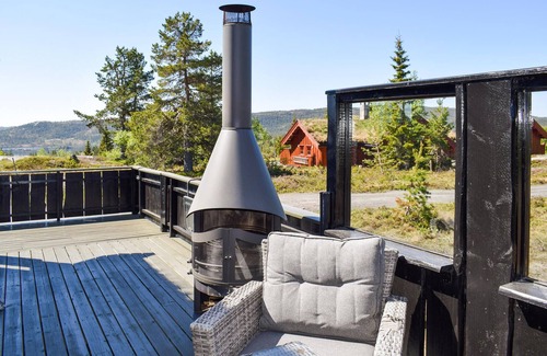 Nissedal House | Enjoy a great vacation in this cottage near a fishing lake