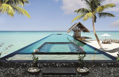 Reethi Rah Hotel | Enjoy a Hassle-Free and Comfortable Stay! On Private Beach, Sea View, Balcony!