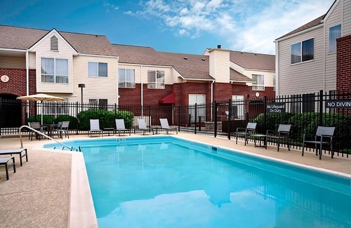 Parole Hotel | Enjoy a Hassle-Free Stay! Pet-Friendly, Close to William Paca Garden