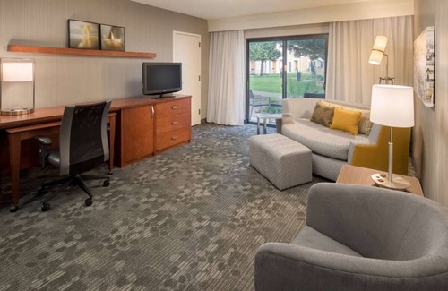 Bridle Trails Resort | Enjoy a Hassle-Free Stay! Short Drive to Bruce Lee Grave Site, Pet-Friendly!