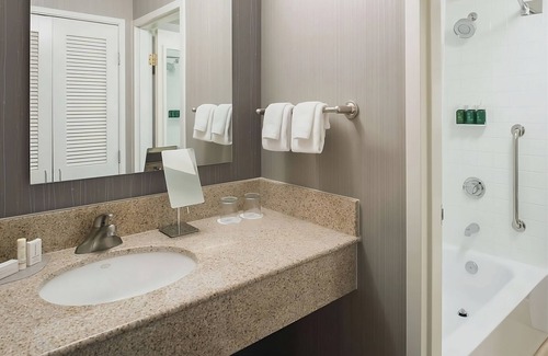 Bridle Trails Resort | Enjoy a Hassle-Free Stay! Short Drive to Bruce Lee Grave Site, Pet-Friendly!
