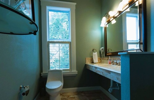 Arcadia Historic District House | Enjoy a Hassle-Free Stay! Free Parking, Near Arcadia Opera House Museum