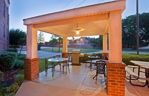 Waukegan House | Enjoy a Hassle-Free & Suiting Stay! 2 Relaxing Units with Kitchen, Pet-friendly!