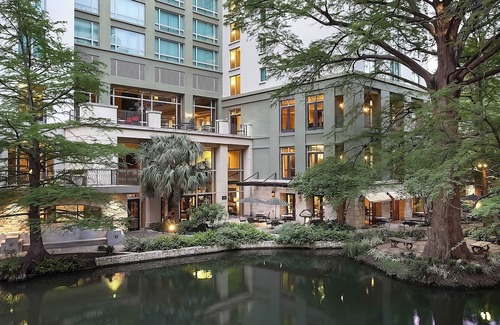 Downtown San Antonio Hotel | Enjoy a Hassle-free Stay! 2 River View Units, Outdoor Pool, Near Aztec Theatre