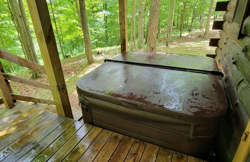 Mauckport Cabin | Enjoy a Hot Tub and a peaceful Cabin out in the country at High Ridge Cabins.